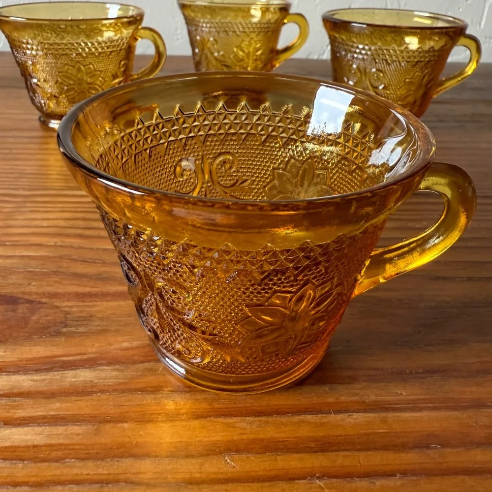 Tiara Sandwich Amber Pressed Glass Cups – Set of 4 - Picture 8 of 9